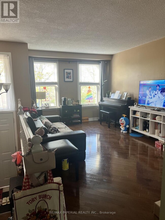 Building Photo - 1986 John St.