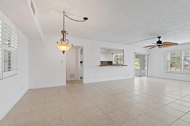Building Photo - 5570 Tamberlane Cir