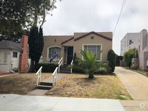 Building Photo - 927 W Franklin St