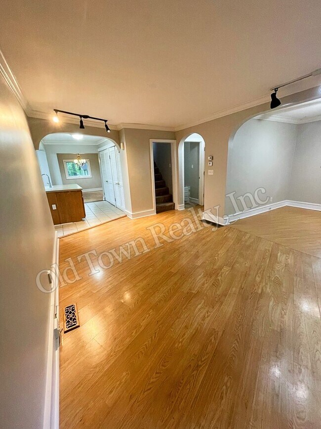 Building Photo - Two Bedroom w/ a Study | Available for Sho...