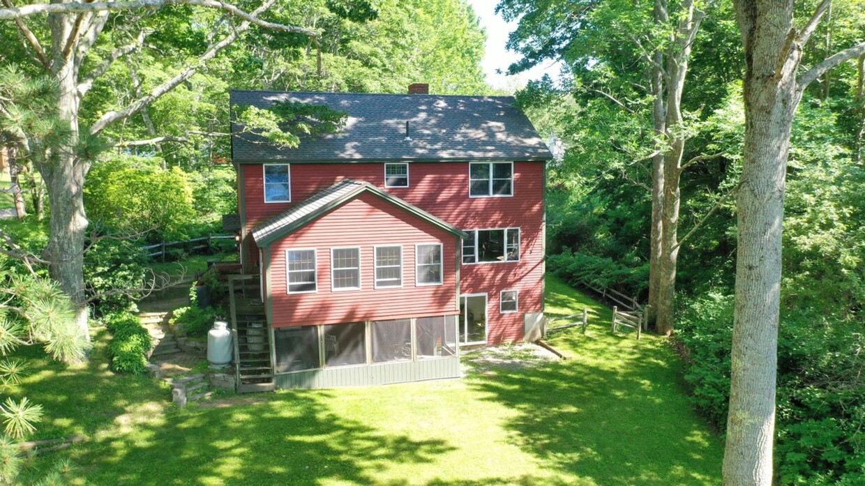 Primary Photo - Private 3 Bed 1.5 Bath Waterfront Harpswel...