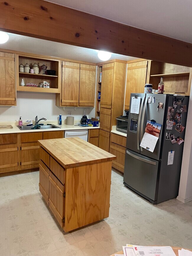 Building Photo - 422 Dogwood Dr