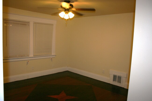 Building Photo - 2949 Kling Ave