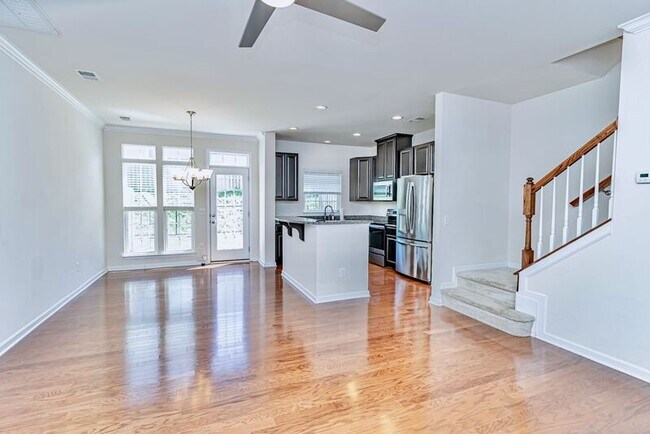 Building Photo - 307 Christiane Way