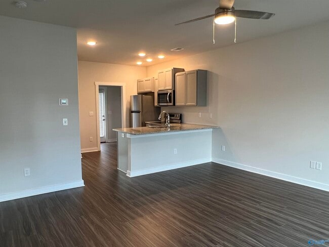Building Photo - 407 Falls Pointe