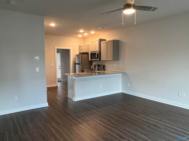 Foto del edificio - 407 Falls Pointe