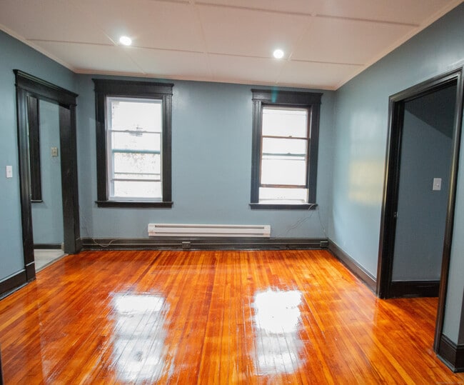 Building Photo - 73 Lounsbury St