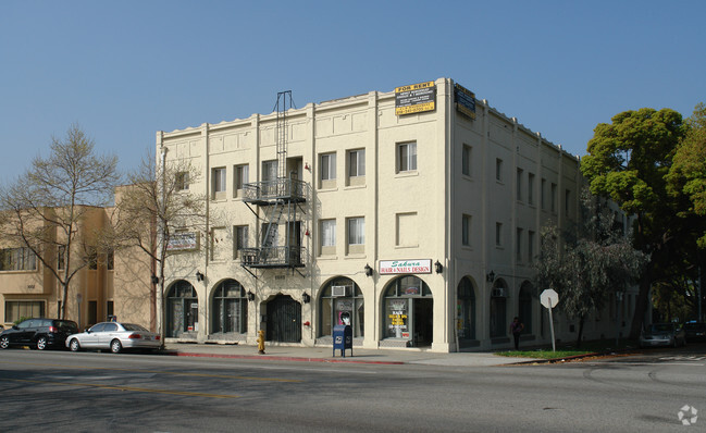 Building Photo - 1001-1005 S Central Ave