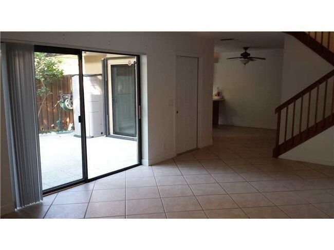 Building Photo - 2566 Camelot Ct