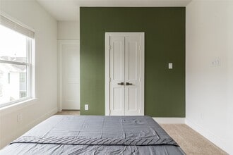 Building Photo - 2428 Ella Blvd