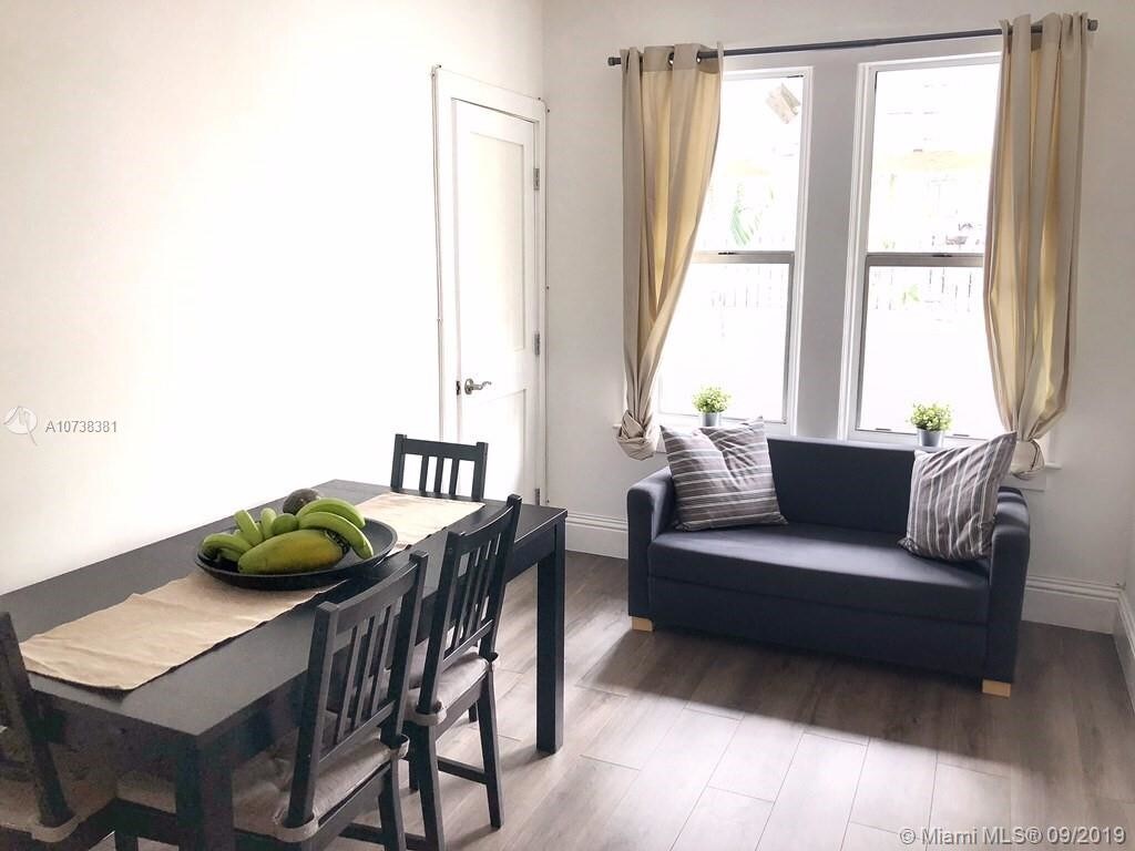 Foto principal - 893 NE 81st St