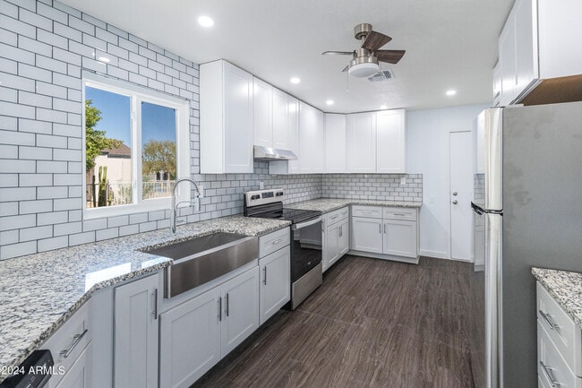 Building Photo - 7034 S 42nd St