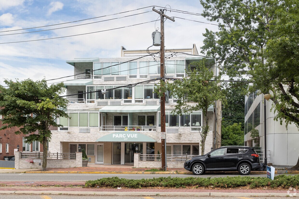 Building Photo - 237 Great Neck Rd