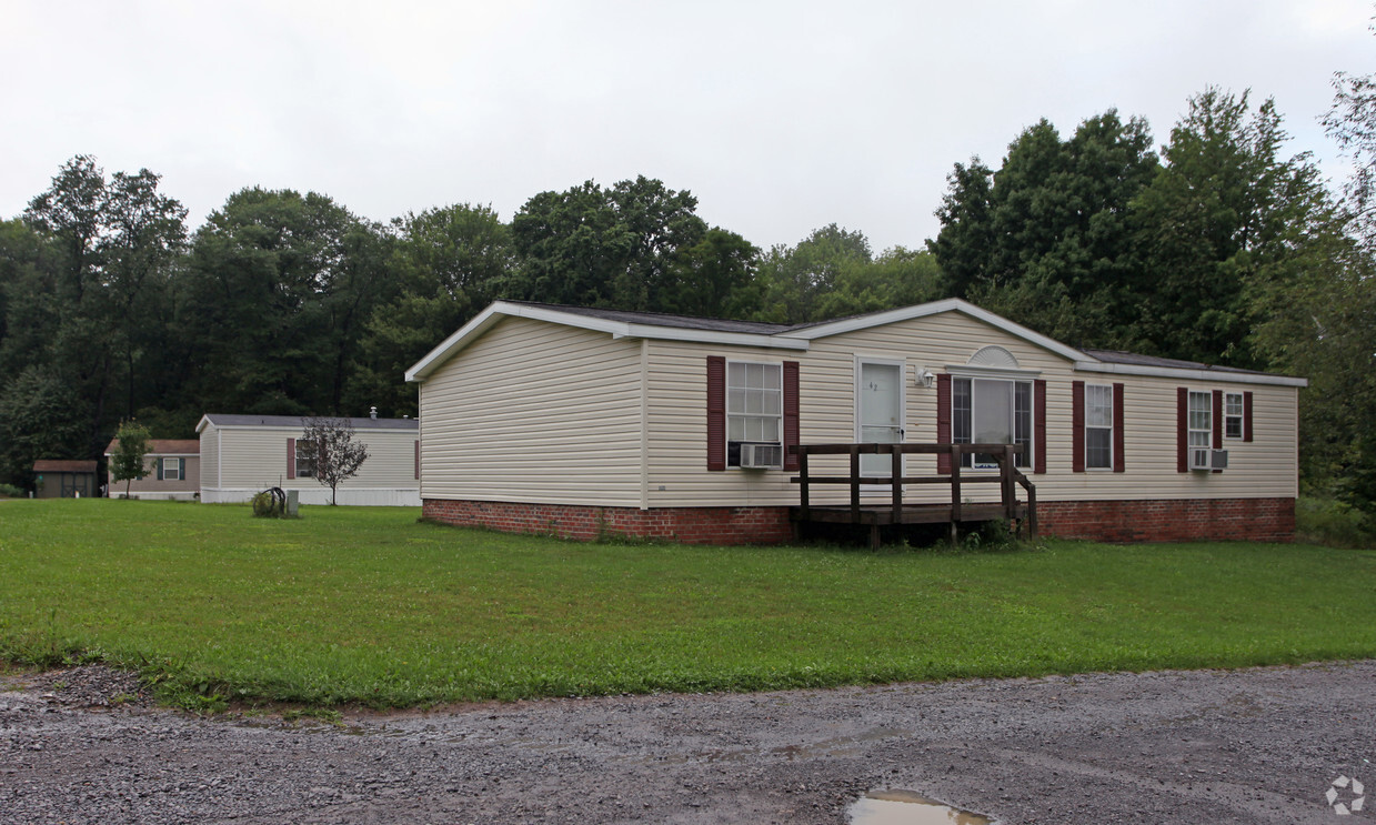 Building Photo - Glen Lake Estates Mobile Home Park