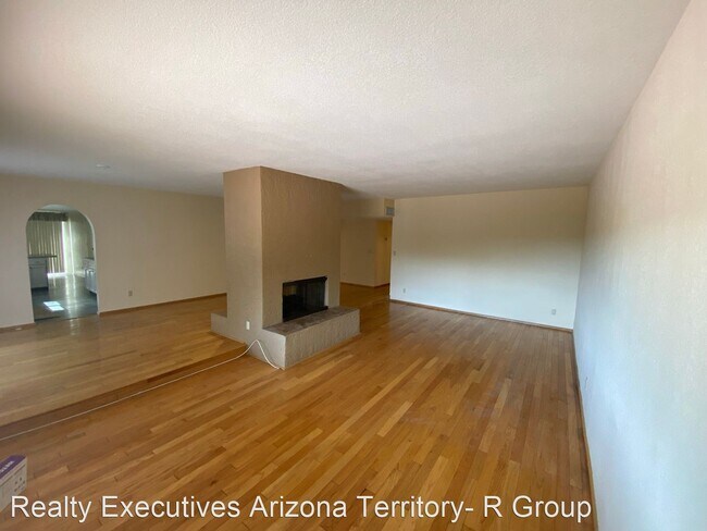 Foto del edificio - 4 br, 3 bath House - 1750 E. Calle Guillermo