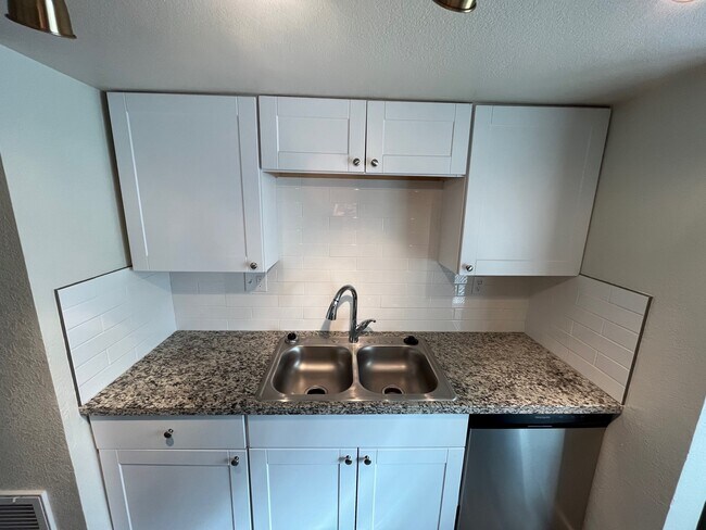 Foto del edificio - 15427 N Jerry St
