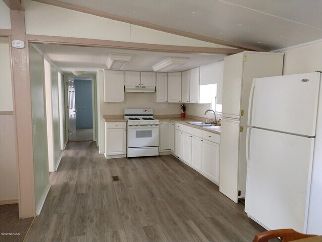 Building Photo - 261 River Oaks Dr