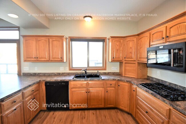 Foto del edificio - 6623 Merrimac Ln N