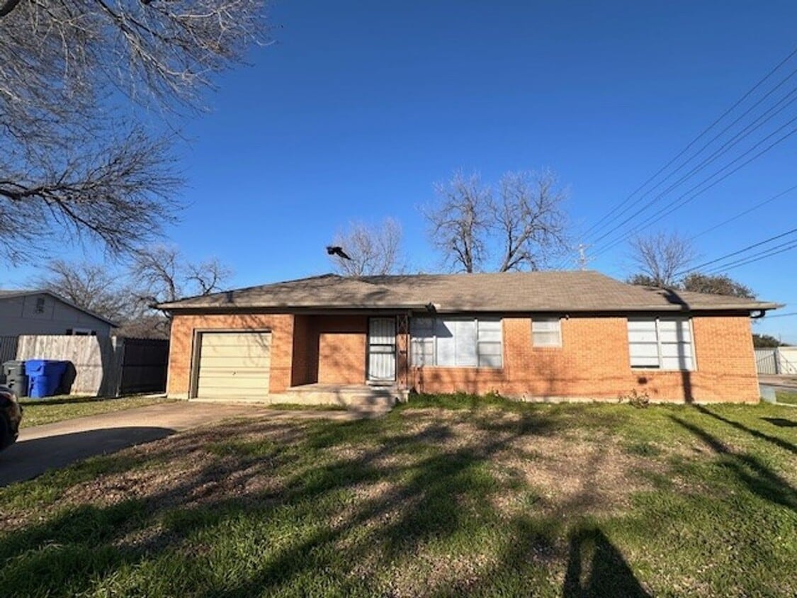 Foto principal - Spacious Baylor University Home