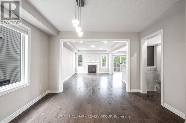 Building Photo - 738 Mayfly Cres
