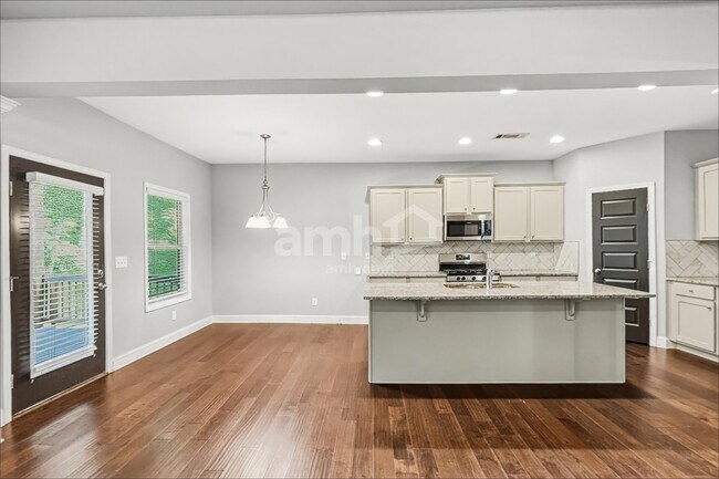 Foto del edificio - 1867 Bloom Ct
