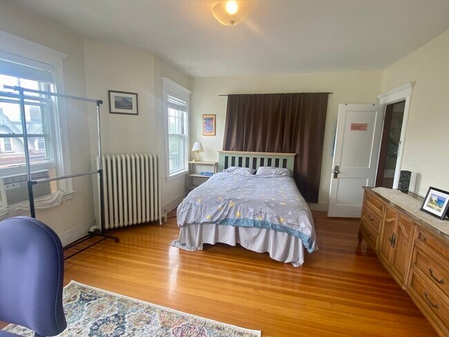 Foto del edificio - 8 Upland Rd