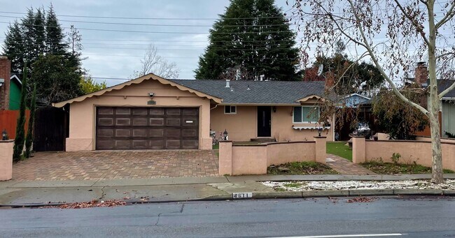 Building Photo - 4611 Camden Ave