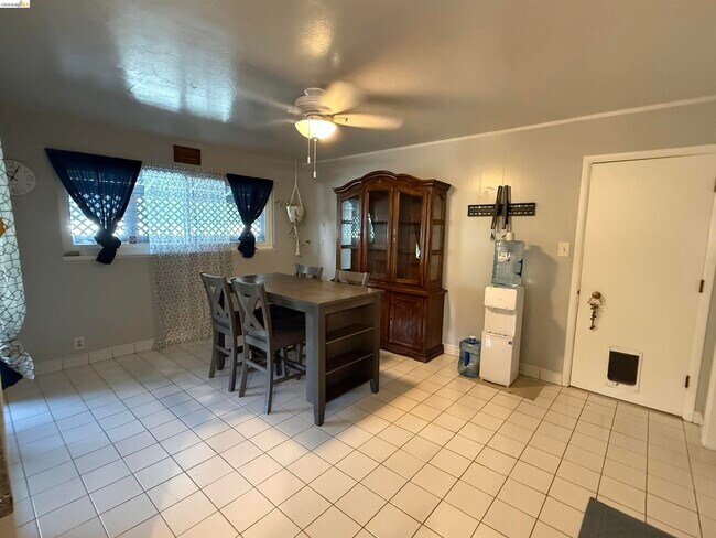 Foto del edificio - 1004 Almond St