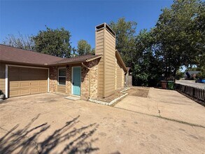 Building Photo - 1402 Westcott Dr
