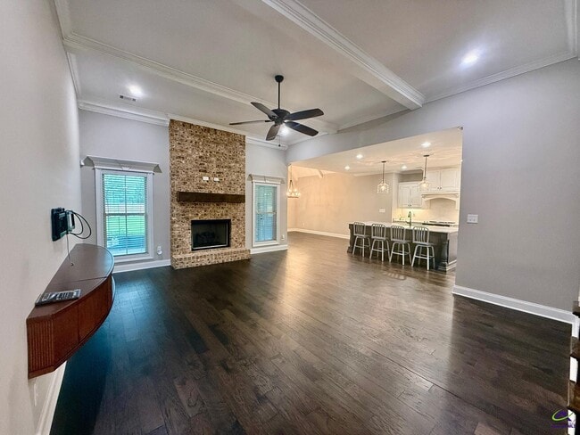 Building Photo - 400 Southern Wds Trl