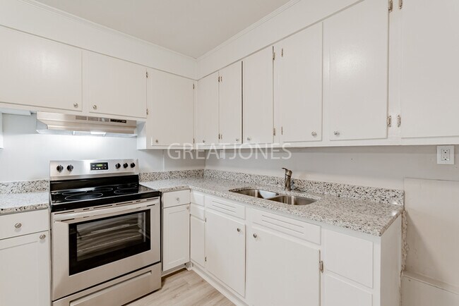 Foto del edificio - REDUCED!