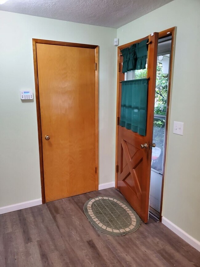 Building Photo - 3BD / 1.5BA Completely Remodeled Ranch with HUGE Backyard!