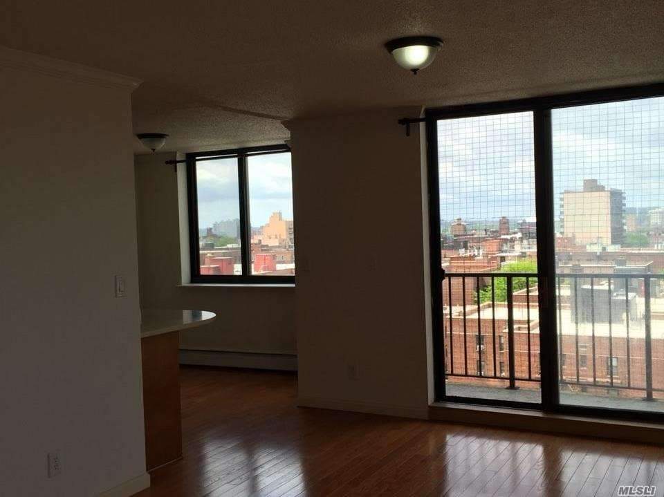 Foto principal - 144-77 Roosevelt Ave