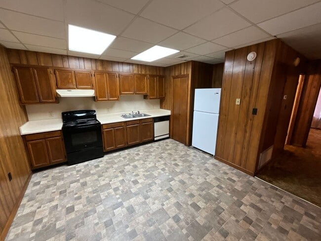 Building Photo - Rural 3/2 Apartment in Marianna with Well & Septic