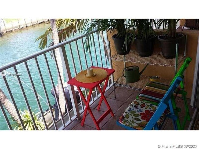 Foto del edificio - 2225 NE 123rd St
