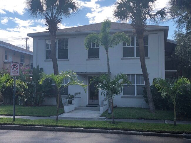 Building Photo - 202 Columbia Dr
