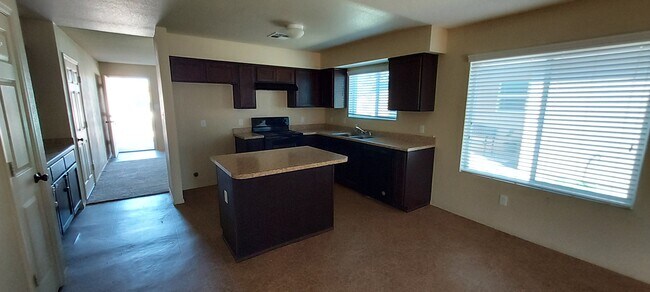 Foto del edificio - 7031 E 38th St