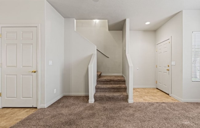 Building Photo - 767 Moss Dr