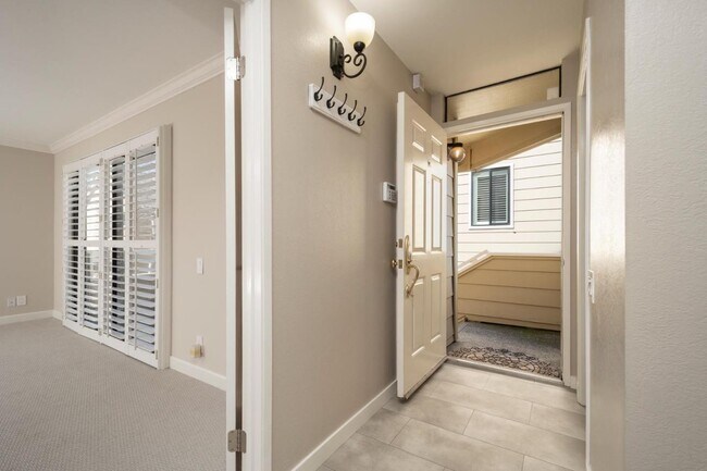 Foto del edificio - 964 Shoreline Dr