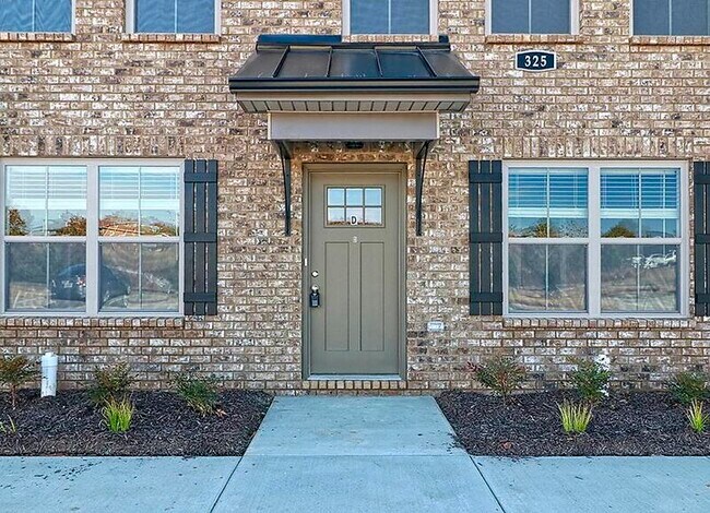 Foto del edificio - 325-D Landrum Pl