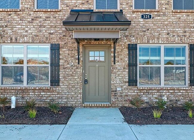 Foto del edificio - 325 Landrum Pl