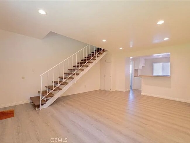 Foto del edificio - 5593 Pioneer Blvd