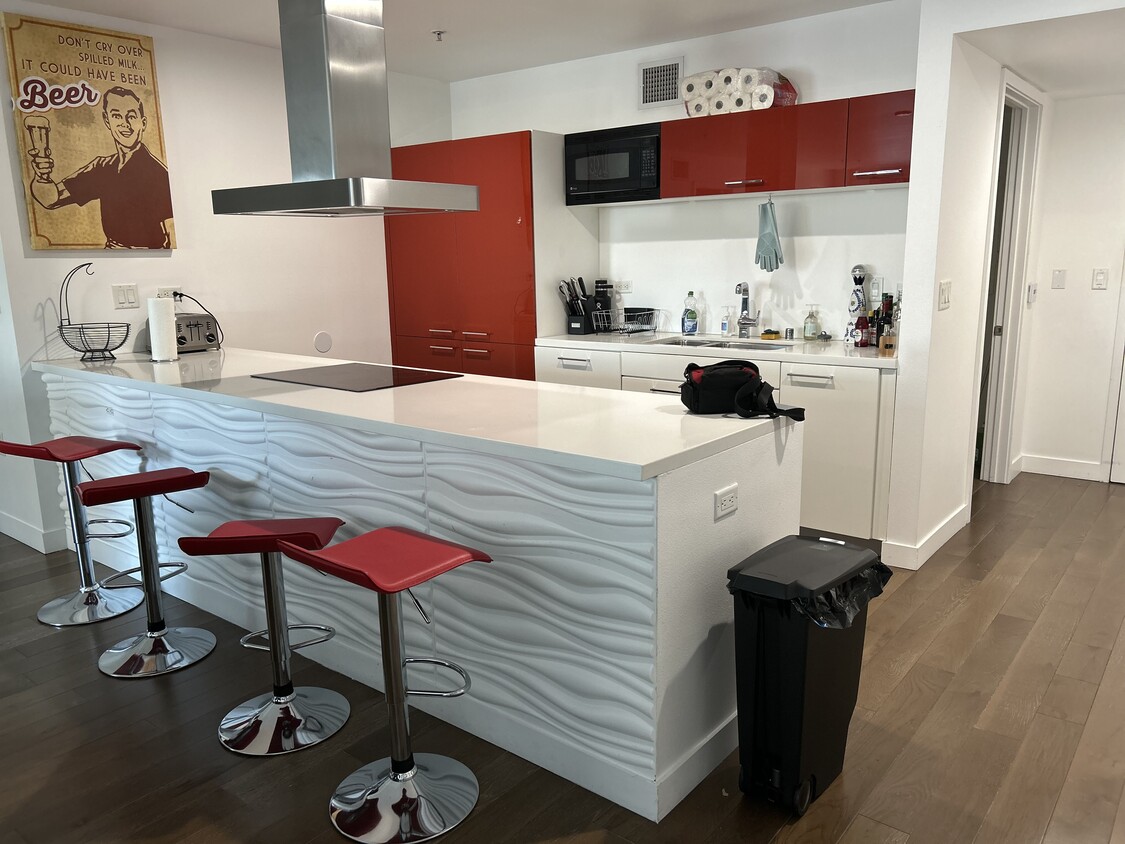 Breakfast Bar - 901 S Flower St