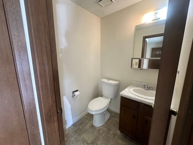Building Photo - Two bedroom, One and one half bathroom tow...