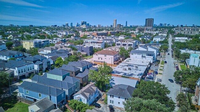 Foto del edificio - 1133 W Clay St