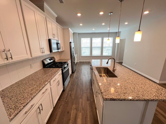 Building Photo - Spacious, Like-New Townhome with Premium F...