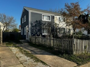 Building Photo - 5411 8th Pl S