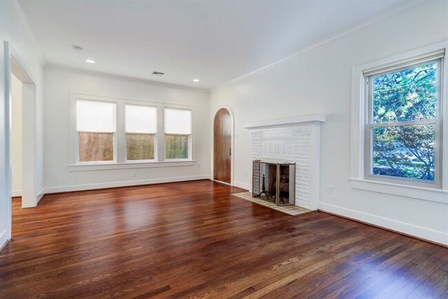 Building Photo - 2114 Westgate Dr