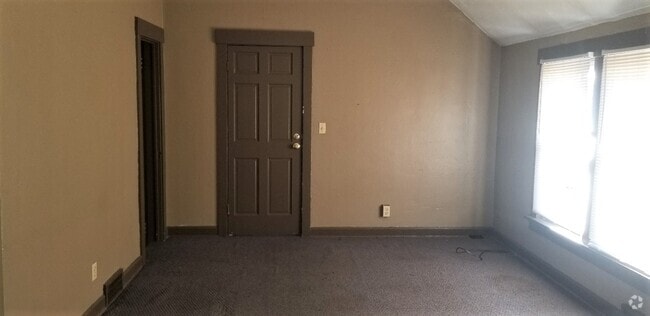 Building Photo - 911 Camden Ave SW