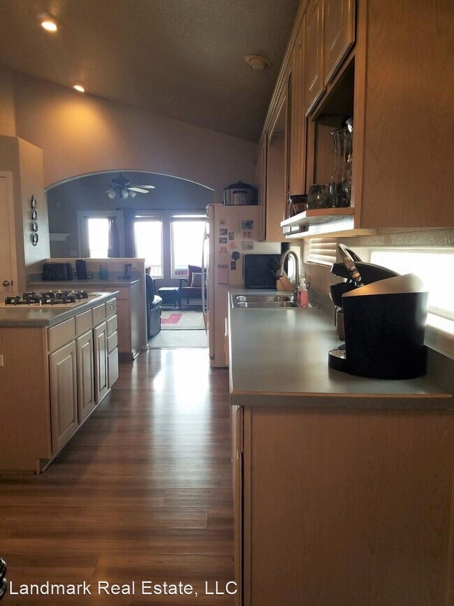 Building Photo - 4 br, 3 bath House - 2055 Bluffside Terrace